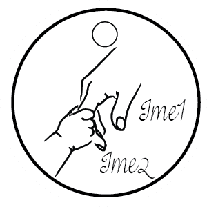 Majčina i dječja ruka s dva imena